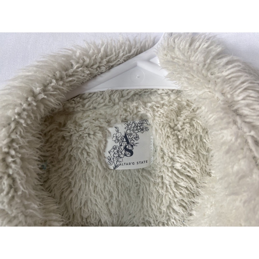 Altar'd State Sherpa Lined Denim Trucker Jacket Womens Est Small Light Wash - Picture 3 of 9